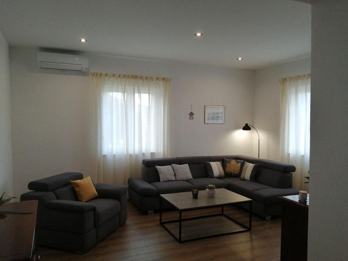 Apartments Jelka ポスティレ エクステリア 写真