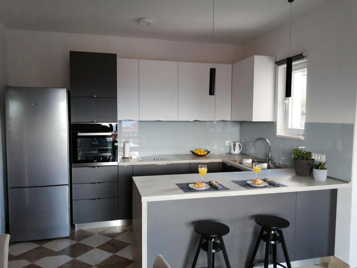Apartments Jelka ポスティレ エクステリア 写真